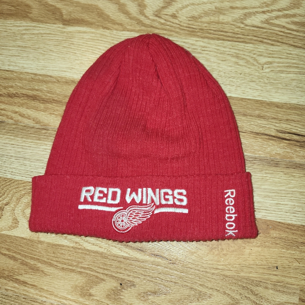 Red wings beanie